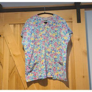 Womens SIMPLY BASIC Floral Scrub Top. Pretty Pastel Flower. Size Medium